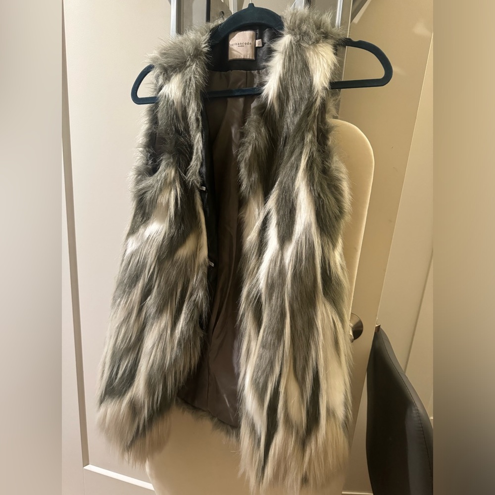 Faux fur Vest size uk 8 xxs/xs